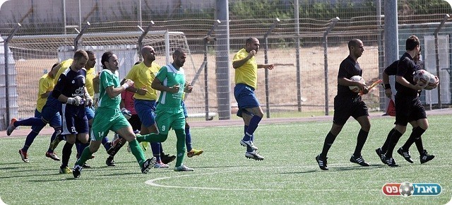 ידעו שככה זה ייגמר? שחקני שמשון וראשל"צ עולים לדשא (יח"צ)